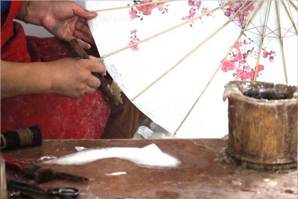 第62道工序--糊伞面.jpg
